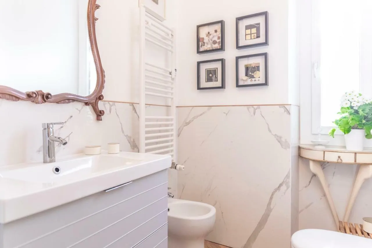 Daire Menabrea 33 - Stylish Apartment! Milano İtalya