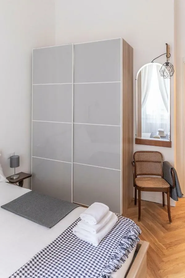Daire Menabrea 33 - Stylish Apartment! Milano